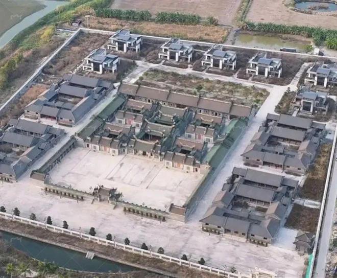 EA落户淮海中路汕头过亿违建豪宅被拆除哈佛演讲女生引发争议K11 ELYS(图24)