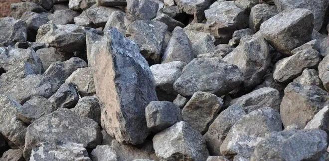 多地上调最低工资标准 找矿新发现→组团来袭! 大风扬沙+降温+飘雪(图3)